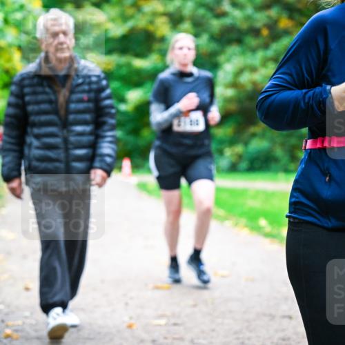 12.10.2025 - Bramfelder Halbmarathon 2025 Dr. Thomas Lammeyer http://msf.ph/oto/9349476 12.10.2025 10:30:56 Laufen 34, 218 meine-sportfotos.de