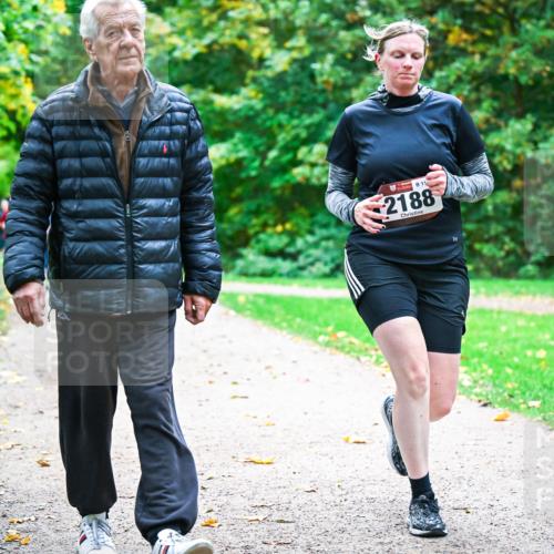 12.10.2025 - Bramfelder Halbmarathon 2025 Dr. Thomas Lammeyer http://msf.ph/oto/9349479 12.10.2025 10:30:57 Laufen 11, 2188 meine-sportfotos.de