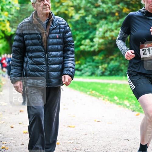 12.10.2025 - Bramfelder Halbmarathon 2025 Dr. Thomas Lammeyer http://msf.ph/oto/9349483 12.10.2025 10:30:57 Laufen 119, 2188 meine-sportfotos.de