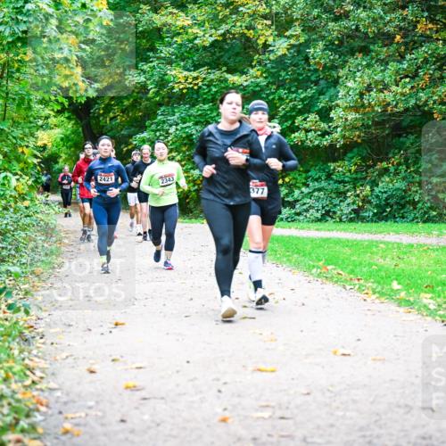 12.10.2025 - Bramfelder Halbmarathon 2025 Dr. Thomas Lammeyer http://msf.ph/oto/9349496 12.10.2025 10:31:02 Laufen 2421, 2343, 377 meine-sportfotos.de
