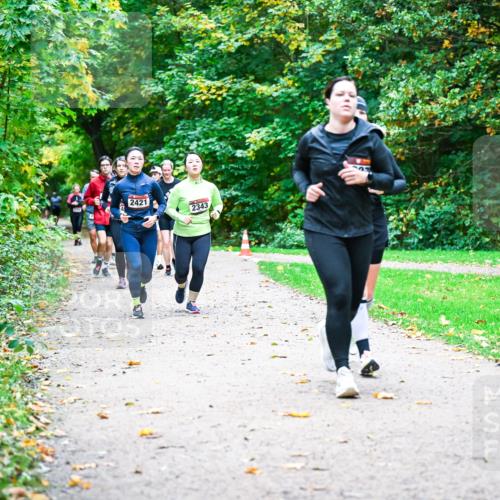 12.10.2025 - Bramfelder Halbmarathon 2025 Dr. Thomas Lammeyer http://msf.ph/oto/9349501 12.10.2025 10:31:02 Laufen 2421, 2343 meine-sportfotos.de