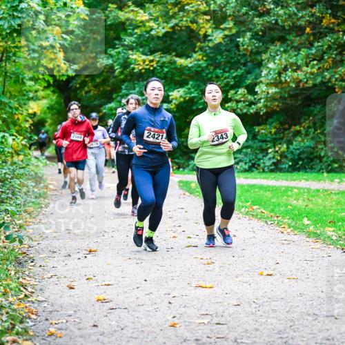 12.10.2025 - Bramfelder Halbmarathon 2025 Dr. Thomas Lammeyer http://msf.ph/oto/9349513 12.10.2025 10:31:04 Laufen 2569, 678, 2421, 2343, 2377 meine-sportfotos.de
