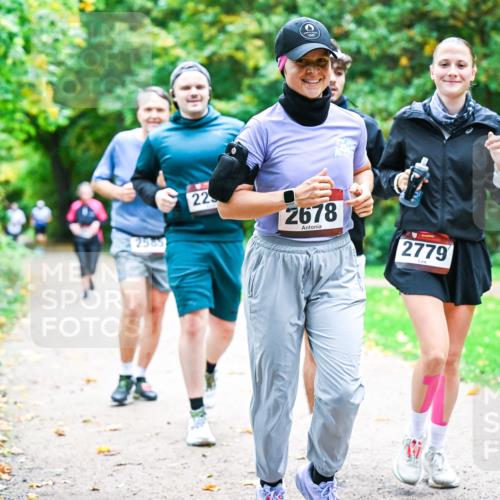 12.10.2025 - Bramfelder Halbmarathon 2025 Dr. Thomas Lammeyer http://msf.ph/oto/9349542 12.10.2025 10:31:10 Laufen 2585, 22, 2678, 2779 meine-sportfotos.de