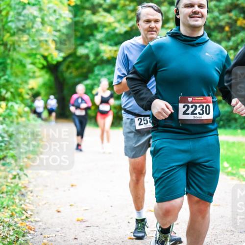 12.10.2025 - Bramfelder Halbmarathon 2025 Dr. Thomas Lammeyer http://msf.ph/oto/9349548 12.10.2025 10:31:11 Laufen 25, 34, 2230, 2 meine-sportfotos.de
