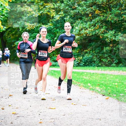 12.10.2025 - Bramfelder Halbmarathon 2025 Dr. Thomas Lammeyer http://msf.ph/oto/9349563 12.10.2025 10:31:14 Laufen 2286, 2827, 2617 meine-sportfotos.de