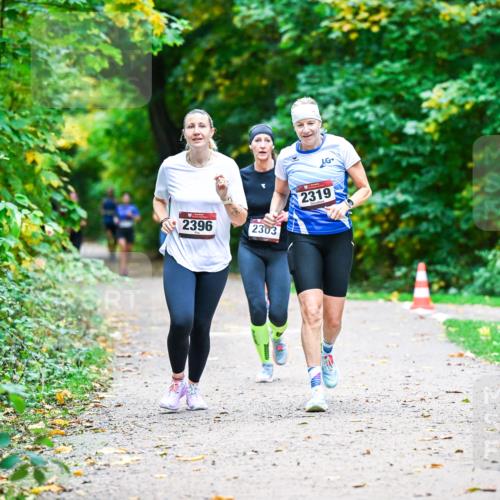 12.10.2025 - Bramfelder Halbmarathon 2025 Dr. Thomas Lammeyer http://msf.ph/oto/9349588 12.10.2025 10:31:22 Laufen 2396, 2303, 2319 meine-sportfotos.de