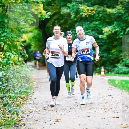 12.10.2025 - Bramfelder Halbmarathon 2025 Dr. Thomas Lammeyer http://msf.ph/oto/9349594 12.10.2025 10:31:23 Laufen 2396, 2319, 2303 meine-sportfotos.de