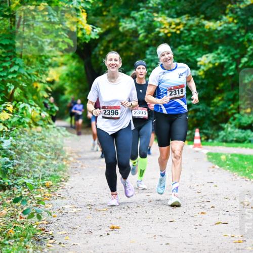 12.10.2025 - Bramfelder Halbmarathon 2025 Dr. Thomas Lammeyer http://msf.ph/oto/9349596 12.10.2025 10:31:23 Laufen 2396, 2303, 2319 meine-sportfotos.de