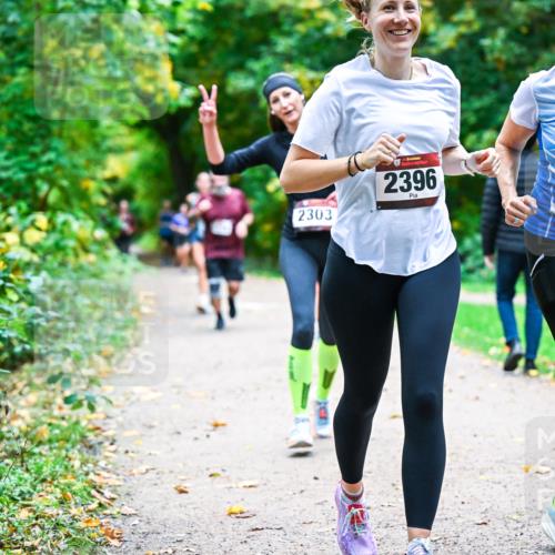 12.10.2025 - Bramfelder Halbmarathon 2025 Dr. Thomas Lammeyer http://msf.ph/oto/9349614 12.10.2025 10:31:25 Laufen 2303, 2396, 2319 meine-sportfotos.de