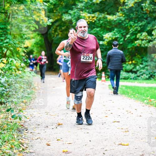12.10.2025 - Bramfelder Halbmarathon 2025 Dr. Thomas Lammeyer http://msf.ph/oto/9349631 12.10.2025 10:31:29 Laufen 2224 meine-sportfotos.de