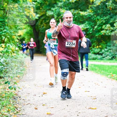 12.10.2025 - Bramfelder Halbmarathon 2025 Dr. Thomas Lammeyer http://msf.ph/oto/9349634 12.10.2025 10:31:30 Laufen 2296, 2224 meine-sportfotos.de