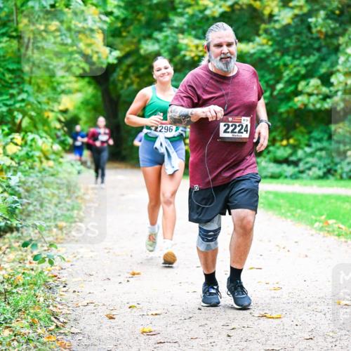 12.10.2025 - Bramfelder Halbmarathon 2025 Dr. Thomas Lammeyer http://msf.ph/oto/9349637 12.10.2025 10:31:30 Laufen 2296, 121, 2224 meine-sportfotos.de