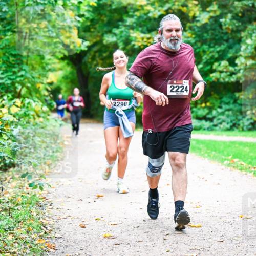 12.10.2025 - Bramfelder Halbmarathon 2025 Dr. Thomas Lammeyer http://msf.ph/oto/9349638 12.10.2025 10:31:30 Laufen 2296, 8, 121, 2224 meine-sportfotos.de