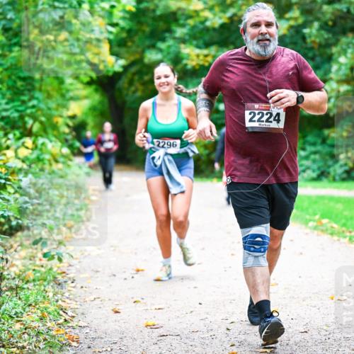12.10.2025 - Bramfelder Halbmarathon 2025 Dr. Thomas Lammeyer http://msf.ph/oto/9349641 12.10.2025 10:31:31 Laufen 2296, 2224 meine-sportfotos.de