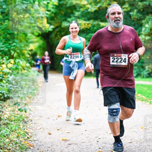 12.10.2025 - Bramfelder Halbmarathon 2025 Dr. Thomas Lammeyer http://msf.ph/oto/9349642 12.10.2025 10:31:31 Laufen 2296, 21, 2224 meine-sportfotos.de