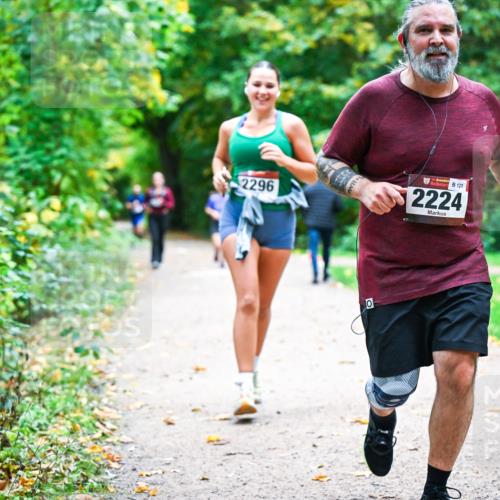 12.10.2025 - Bramfelder Halbmarathon 2025 Dr. Thomas Lammeyer http://msf.ph/oto/9349643 12.10.2025 10:31:31 Laufen 2296, 0, 121, 2224 meine-sportfotos.de