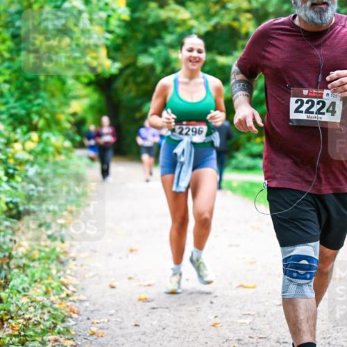 12.10.2025 - Bramfelder Halbmarathon 2025 Dr. Thomas Lammeyer http://msf.ph/oto/9349645 12.10.2025 10:31:32 Laufen 2296, 34, 121, 2224 meine-sportfotos.de