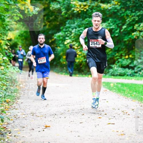 12.10.2025 - Bramfelder Halbmarathon 2025 Dr. Thomas Lammeyer http://msf.ph/oto/9349694 12.10.2025 10:31:41 Laufen 2937, 2543, 47 meine-sportfotos.de