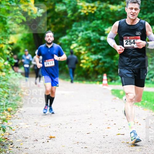 12.10.2025 - Bramfelder Halbmarathon 2025 Dr. Thomas Lammeyer http://msf.ph/oto/9349700 12.10.2025 10:31:42 Laufen 2937, 2543 meine-sportfotos.de