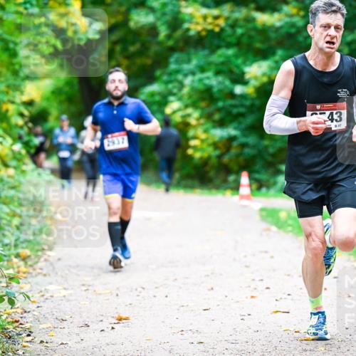 12.10.2025 - Bramfelder Halbmarathon 2025 Dr. Thomas Lammeyer http://msf.ph/oto/9349701 12.10.2025 10:31:42 Laufen 2937, 43, 47 meine-sportfotos.de