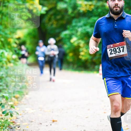 12.10.2025 - Bramfelder Halbmarathon 2025 Dr. Thomas Lammeyer http://msf.ph/oto/9349720 12.10.2025 10:31:45 Laufen 4, 2937 meine-sportfotos.de