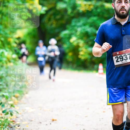 12.10.2025 - Bramfelder Halbmarathon 2025 Dr. Thomas Lammeyer http://msf.ph/oto/9349721 12.10.2025 10:31:45 Laufen 34, 2937 meine-sportfotos.de