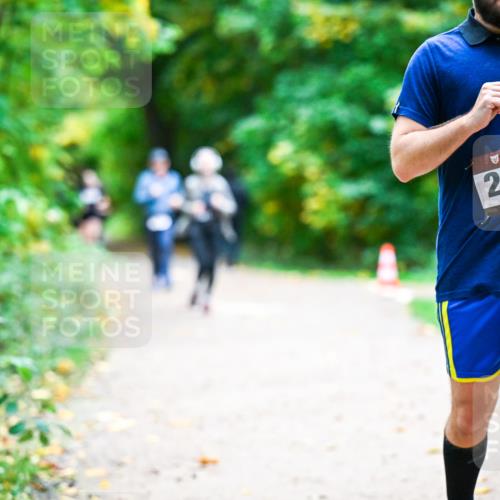 12.10.2025 - Bramfelder Halbmarathon 2025 Dr. Thomas Lammeyer http://msf.ph/oto/9349722 12.10.2025 10:31:45 Laufen 34, 2937 meine-sportfotos.de