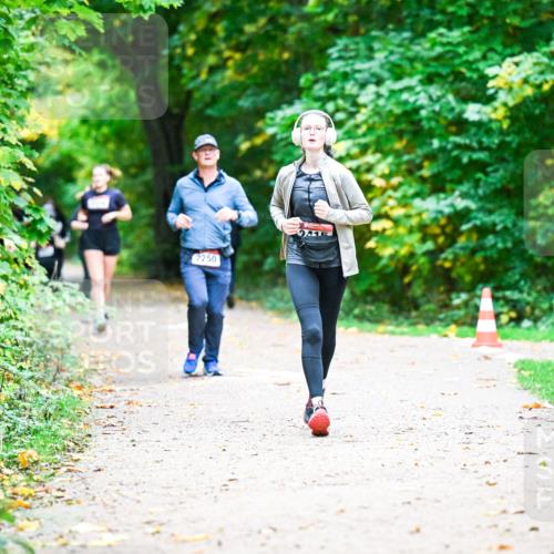 12.10.2025 - Bramfelder Halbmarathon 2025 Dr. Thomas Lammeyer http://msf.ph/oto/9349729 12.10.2025 10:31:48 Laufen 2250 meine-sportfotos.de