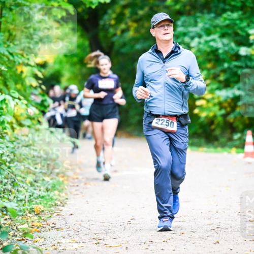 12.10.2025 - Bramfelder Halbmarathon 2025 Dr. Thomas Lammeyer http://msf.ph/oto/9349755 12.10.2025 10:31:53 Laufen 2250 meine-sportfotos.de