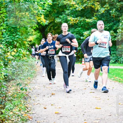 12.10.2025 - Bramfelder Halbmarathon 2025 Dr. Thomas Lammeyer http://msf.ph/oto/9349839 12.10.2025 10:32:08 Laufen 2330, 2305, 2373, 2467 meine-sportfotos.de