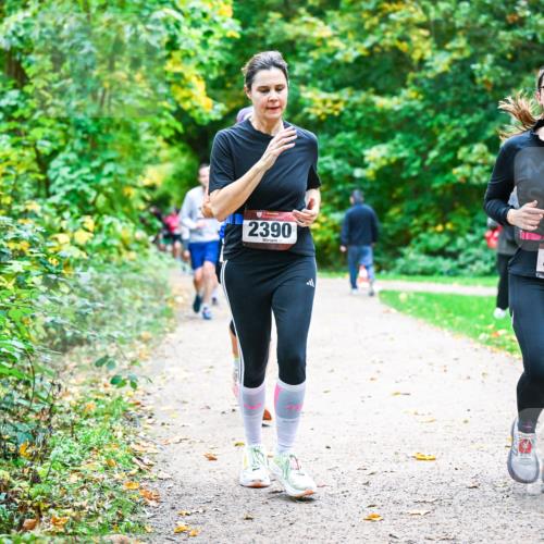 12.10.2025 - Bramfelder Halbmarathon 2025 Dr. Thomas Lammeyer http://msf.ph/oto/9349865 12.10.2025 10:32:12 Laufen 2390, 2374, 2 meine-sportfotos.de