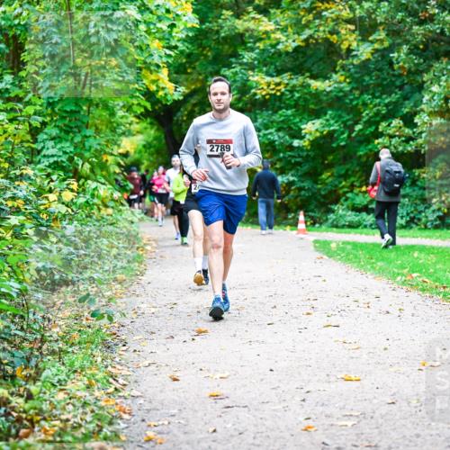 12.10.2025 - Bramfelder Halbmarathon 2025 Dr. Thomas Lammeyer http://msf.ph/oto/9349884 12.10.2025 10:32:16 Laufen 24, 2789 meine-sportfotos.de