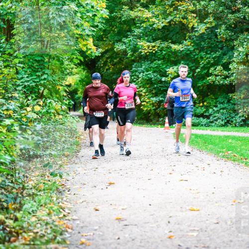 12.10.2025 - Bramfelder Halbmarathon 2025 Dr. Thomas Lammeyer http://msf.ph/oto/9349950 12.10.2025 10:32:26 Laufen 2228, 2229, 2803 meine-sportfotos.de