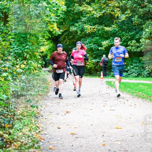 12.10.2025 - Bramfelder Halbmarathon 2025 Dr. Thomas Lammeyer http://msf.ph/oto/9349953 12.10.2025 10:32:26 Laufen 2229, 2228, 2803 meine-sportfotos.de