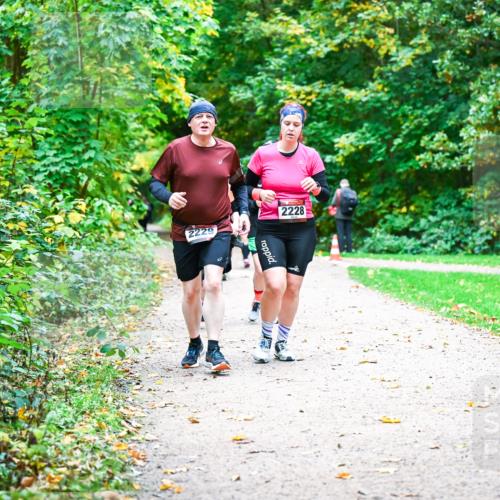 12.10.2025 - Bramfelder Halbmarathon 2025 Dr. Thomas Lammeyer http://msf.ph/oto/9349966 12.10.2025 10:32:28 Laufen 5229, 2228 meine-sportfotos.de