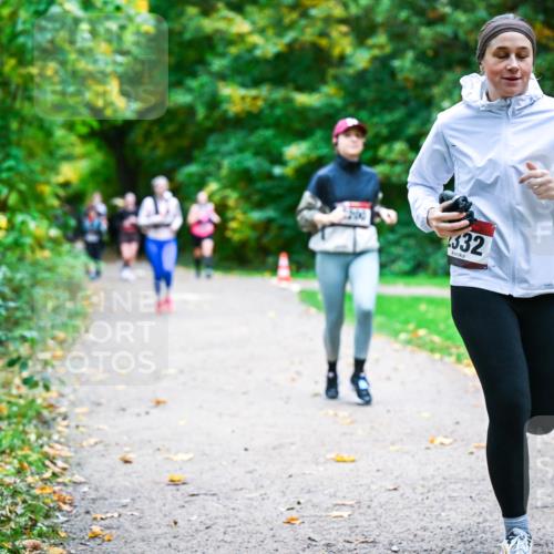 12.10.2025 - Bramfelder Halbmarathon 2025 Dr. Thomas Lammeyer http://msf.ph/oto/9350105 12.10.2025 10:32:56 Laufen 332 meine-sportfotos.de