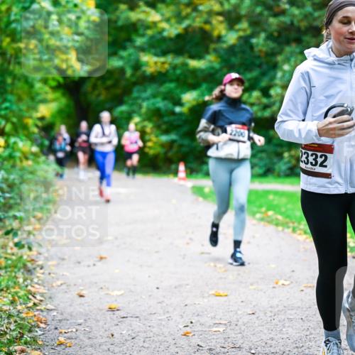 12.10.2025 - Bramfelder Halbmarathon 2025 Dr. Thomas Lammeyer http://msf.ph/oto/9350106 12.10.2025 10:32:56 Laufen 2200, 2332 meine-sportfotos.de