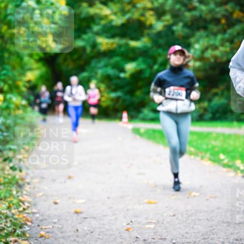 12.10.2025 - Bramfelder Halbmarathon 2025 Dr. Thomas Lammeyer http://msf.ph/oto/9350109 12.10.2025 10:32:56 Laufen 2332 meine-sportfotos.de