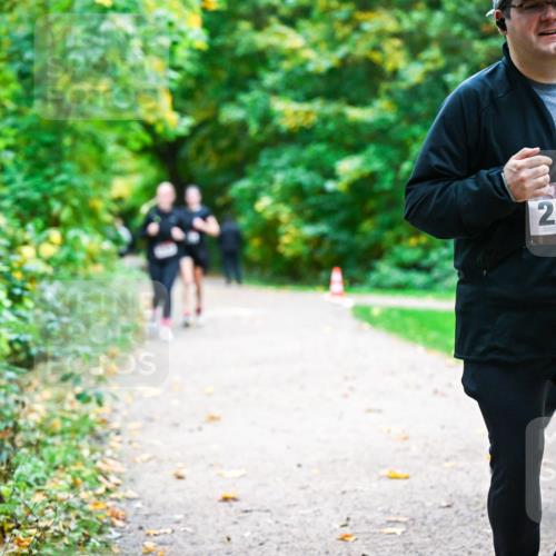 12.10.2025 - Bramfelder Halbmarathon 2025 Dr. Thomas Lammeyer http://msf.ph/oto/9350236 12.10.2025 10:33:20 Laufen 24, 2196, 2593 meine-sportfotos.de