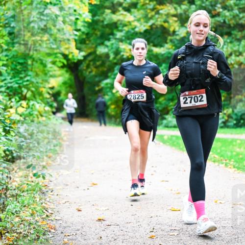 12.10.2025 - Bramfelder Halbmarathon 2025 Dr. Thomas Lammeyer http://msf.ph/oto/9350262 12.10.2025 10:33:26 Laufen 2825, 2702 meine-sportfotos.de