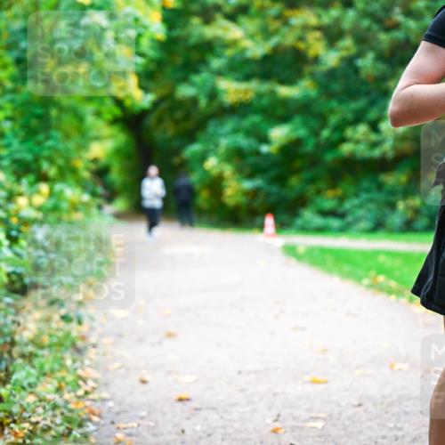 12.10.2025 - Bramfelder Halbmarathon 2025 Dr. Thomas Lammeyer http://msf.ph/oto/9350275 12.10.2025 10:33:27 Laufen 2825 meine-sportfotos.de