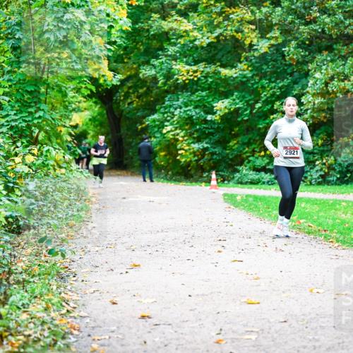 12.10.2025 - Bramfelder Halbmarathon 2025 Dr. Thomas Lammeyer http://msf.ph/oto/9350280 12.10.2025 10:33:35 Laufen 2921 meine-sportfotos.de