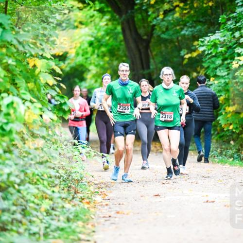 12.10.2025 - Bramfelder Halbmarathon 2025 Dr. Thomas Lammeyer http://msf.ph/oto/9350311 12.10.2025 10:33:45 Laufen 2355, 859, 2318 meine-sportfotos.de