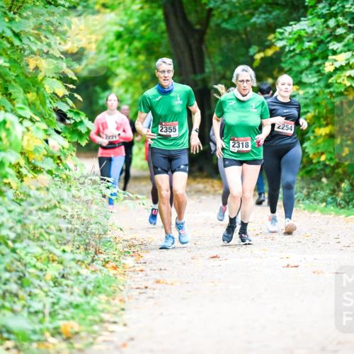 12.10.2025 - Bramfelder Halbmarathon 2025 Dr. Thomas Lammeyer http://msf.ph/oto/9350316 12.10.2025 10:33:47 Laufen 2355, 2318, 2254 meine-sportfotos.de