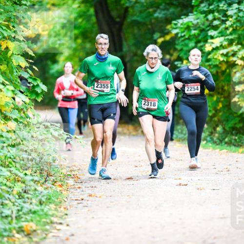 12.10.2025 - Bramfelder Halbmarathon 2025 Dr. Thomas Lammeyer http://msf.ph/oto/9350324 12.10.2025 10:33:48 Laufen 2355, 2318, 2254 meine-sportfotos.de