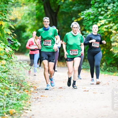 12.10.2025 - Bramfelder Halbmarathon 2025 Dr. Thomas Lammeyer http://msf.ph/oto/9350327 12.10.2025 10:33:48 Laufen 2355, 159, 2318, 2254 meine-sportfotos.de