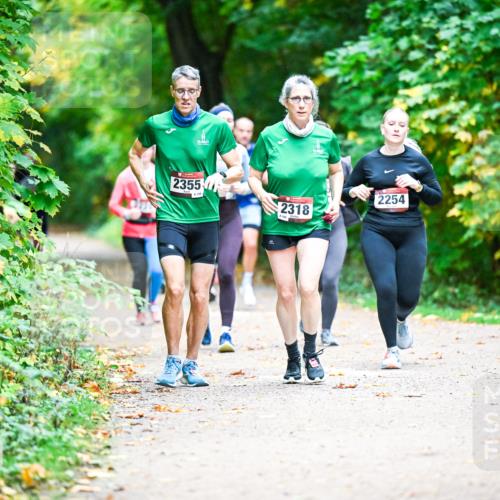 12.10.2025 - Bramfelder Halbmarathon 2025 Dr. Thomas Lammeyer http://msf.ph/oto/9350331 12.10.2025 10:33:49 Laufen 2355, 159, 19, 2254, 2318 meine-sportfotos.de