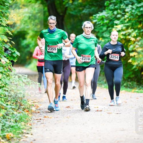 12.10.2025 - Bramfelder Halbmarathon 2025 Dr. Thomas Lammeyer http://msf.ph/oto/9350332 12.10.2025 10:33:49 Laufen 2355, 159, 72, 2254, 2318 meine-sportfotos.de