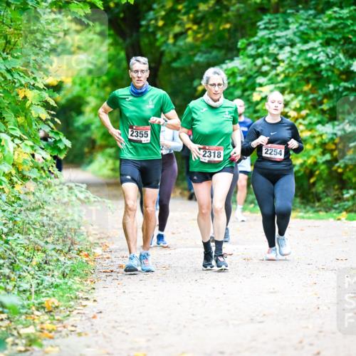 12.10.2025 - Bramfelder Halbmarathon 2025 Dr. Thomas Lammeyer http://msf.ph/oto/9350343 12.10.2025 10:33:50 Laufen 2355, 2318, 2254, 2 meine-sportfotos.de