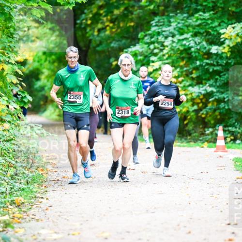 12.10.2025 - Bramfelder Halbmarathon 2025 Dr. Thomas Lammeyer http://msf.ph/oto/9350345 12.10.2025 10:33:50 Laufen 2355, 2318, 2254 meine-sportfotos.de